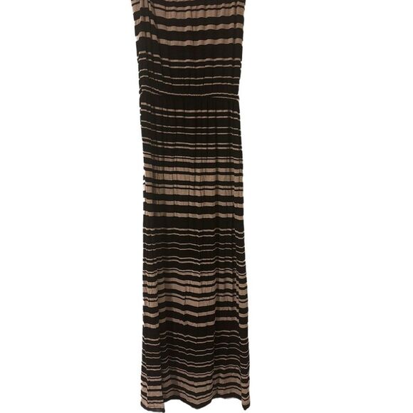 Elegant Black and Cream Striped Maxi Dress - Picture 2 of 3